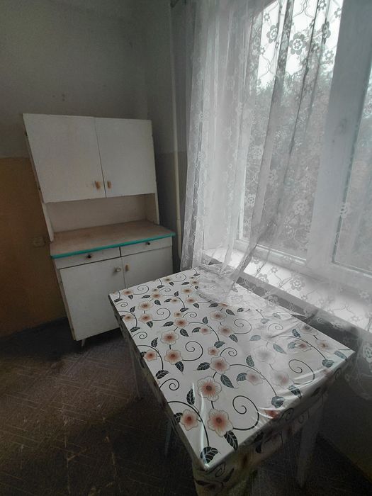 Продаж 1 кім кв Космос 3 поверх