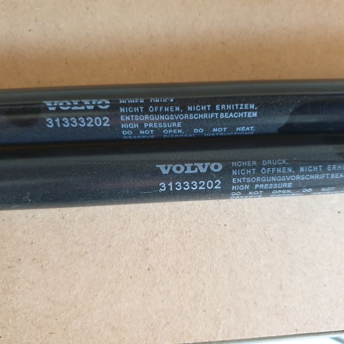Volvo амортизатор кришки s60  13-18 В НАЯВНОСТІ