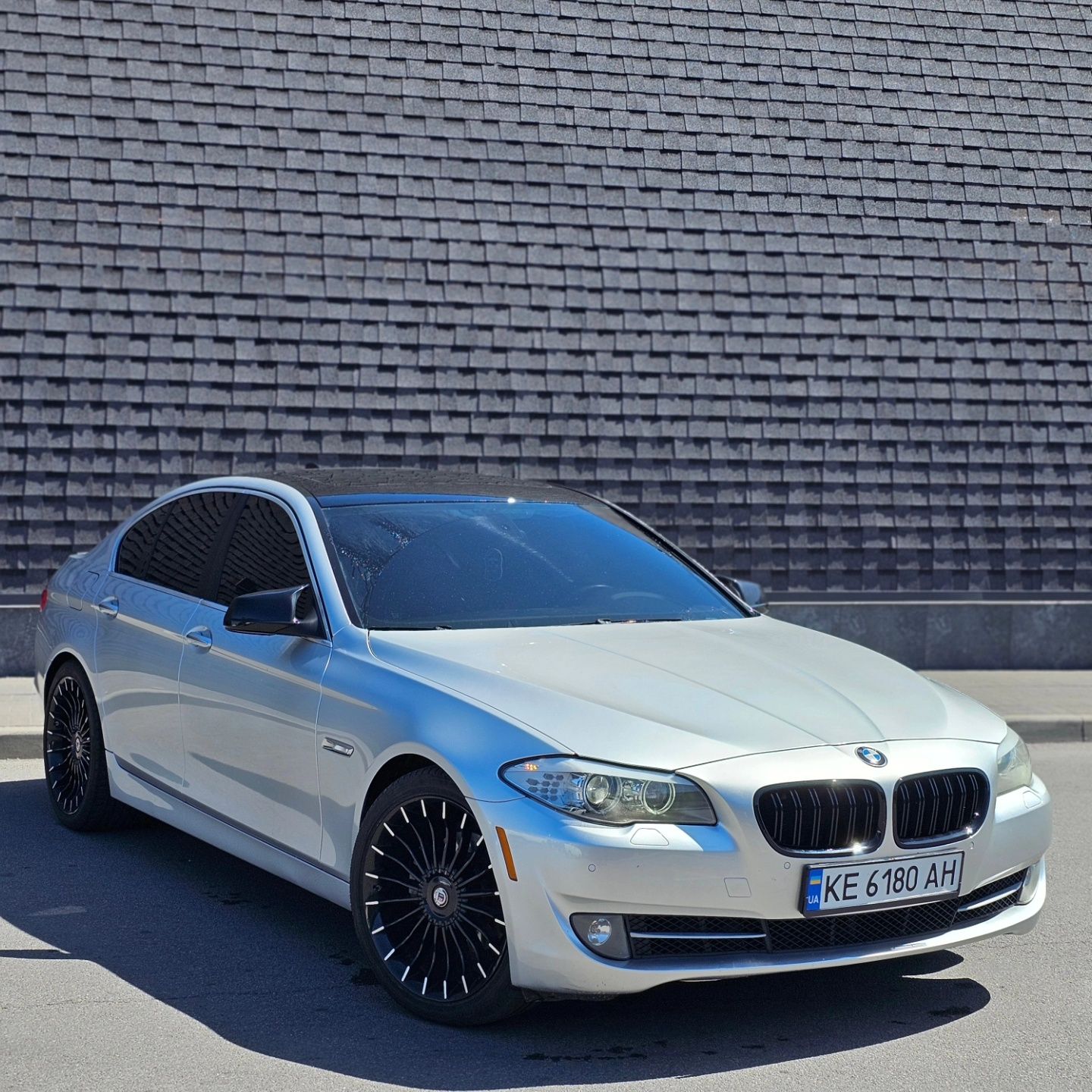 У Продажу BMW F10 528I