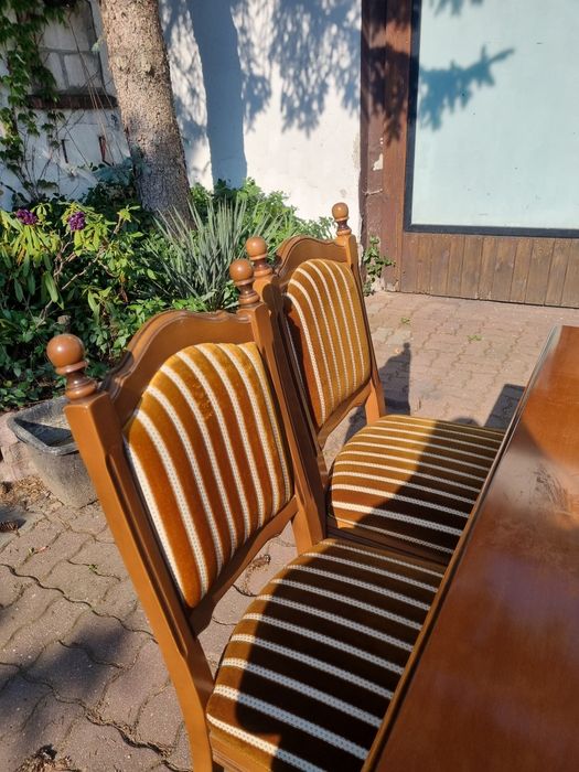 Stół rozkładany i 4 krzesła