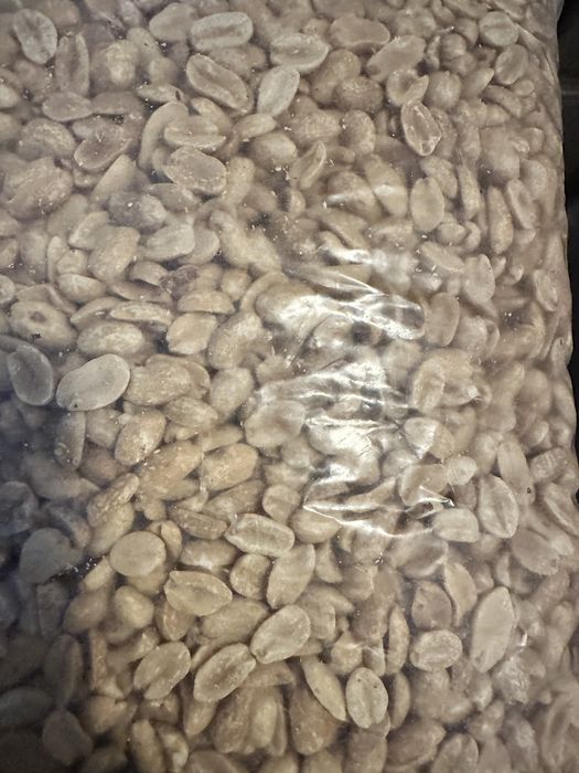 Горіх кеш'ю, арахіс