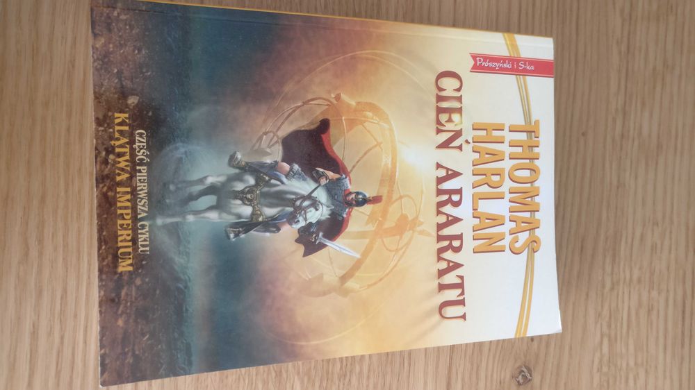 Cień araratu - Thomas Harlan