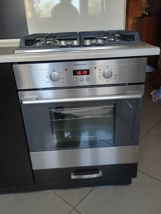 Używana kompletna kuchnia z sprzętem AGD marki Electrolux