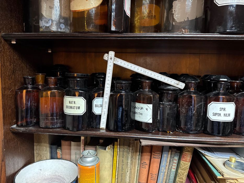 Stare butelki słoiki apteczne