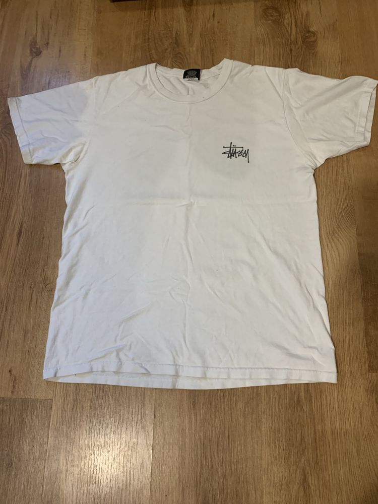 Футболка Stussy.