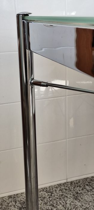 Mesa de cozinha com tampo de vidro