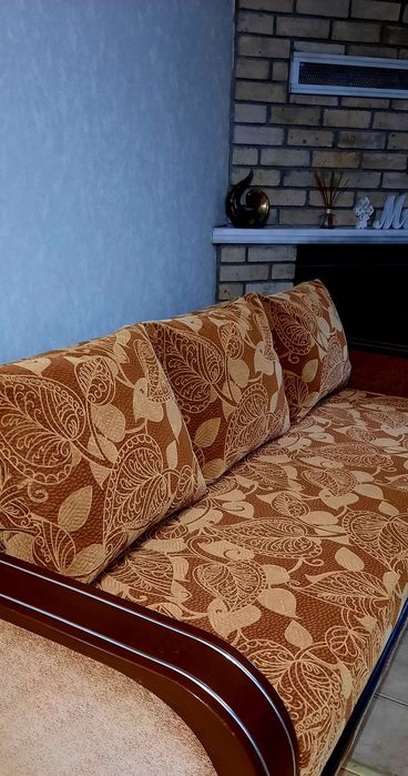 Диван большой в отличном состочнии.