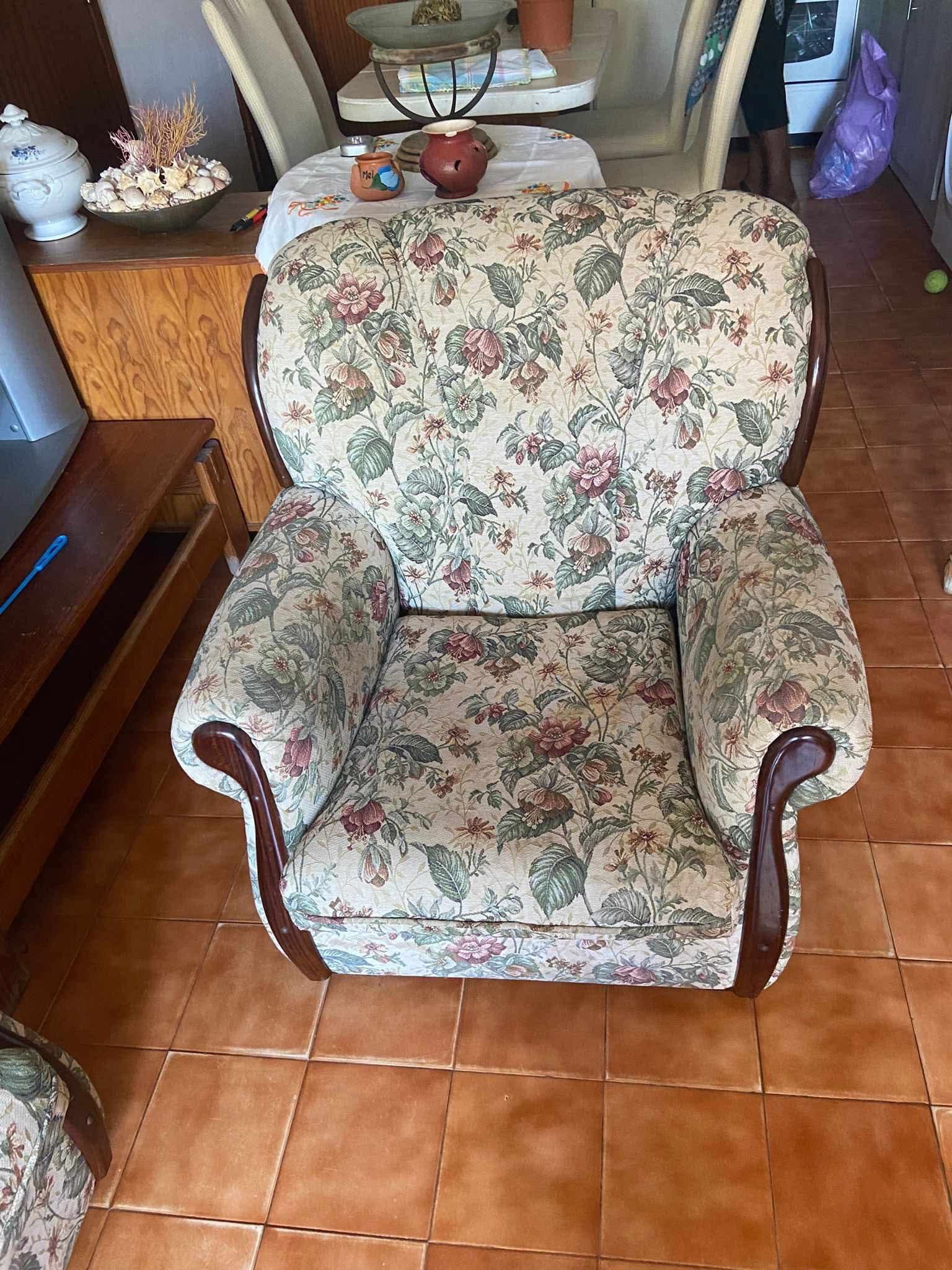 Sofá vintage com flores