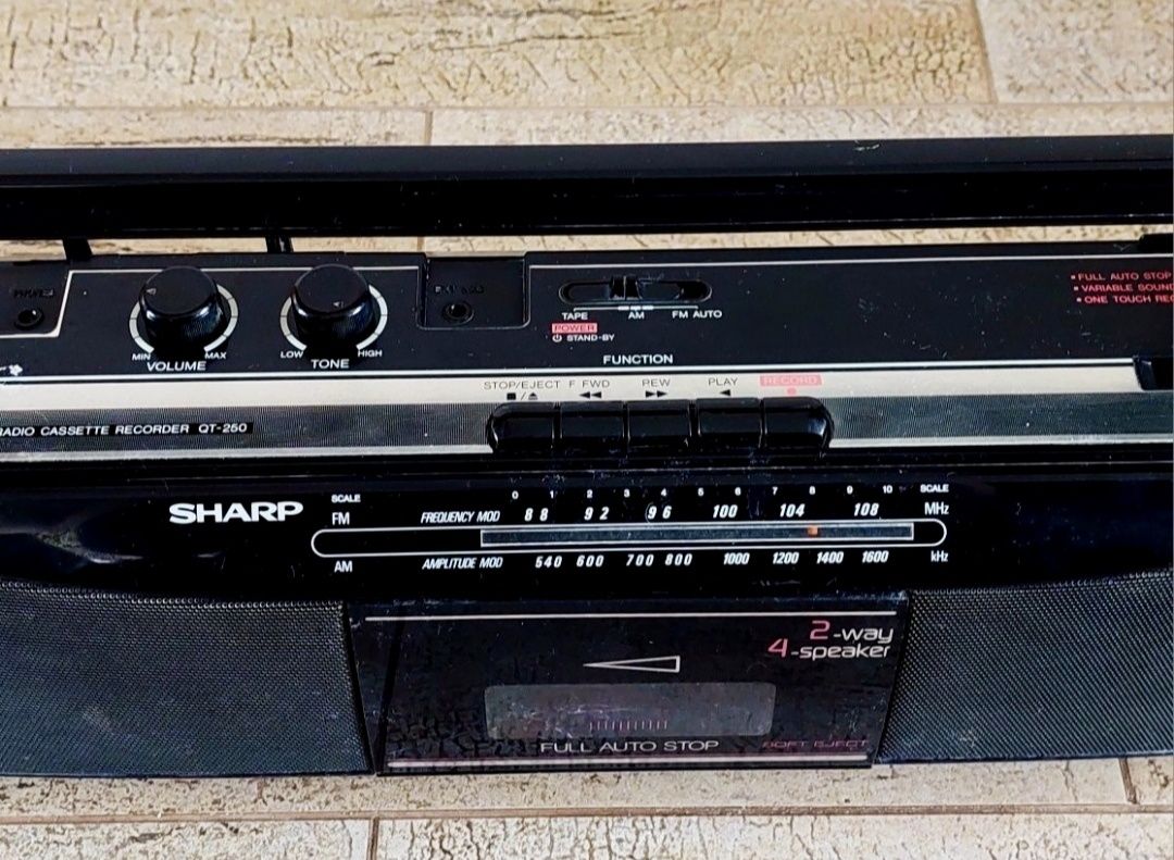 Вінтажна японська магнітола Sharp QT-250 1992 рік