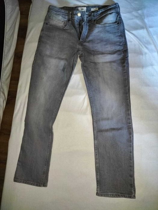 calças cinzentas novas