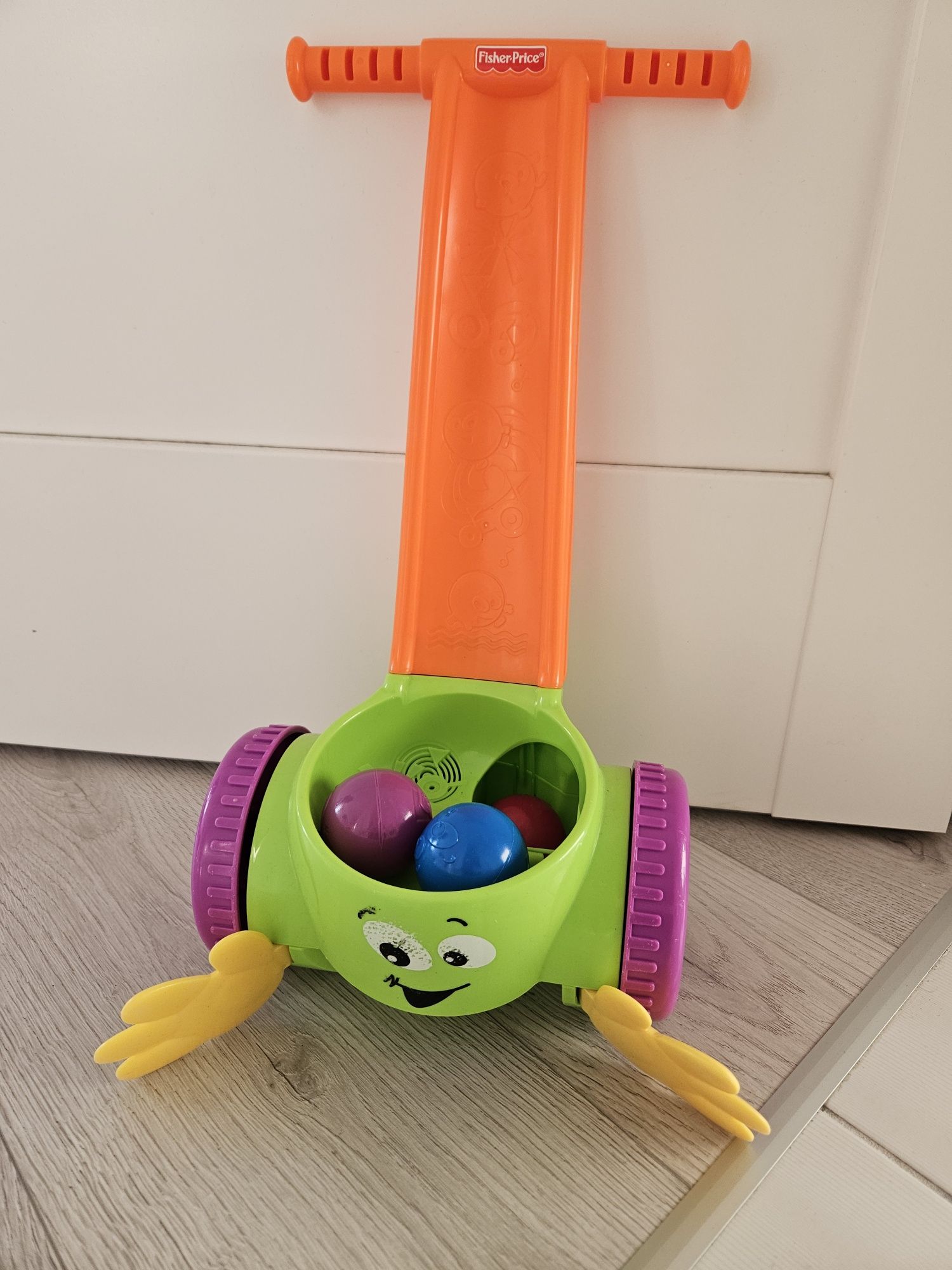 Chodzik i niesforne piłeczki Fisher price