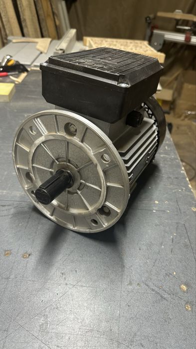 Продам електродвигун 1ф асинхронний