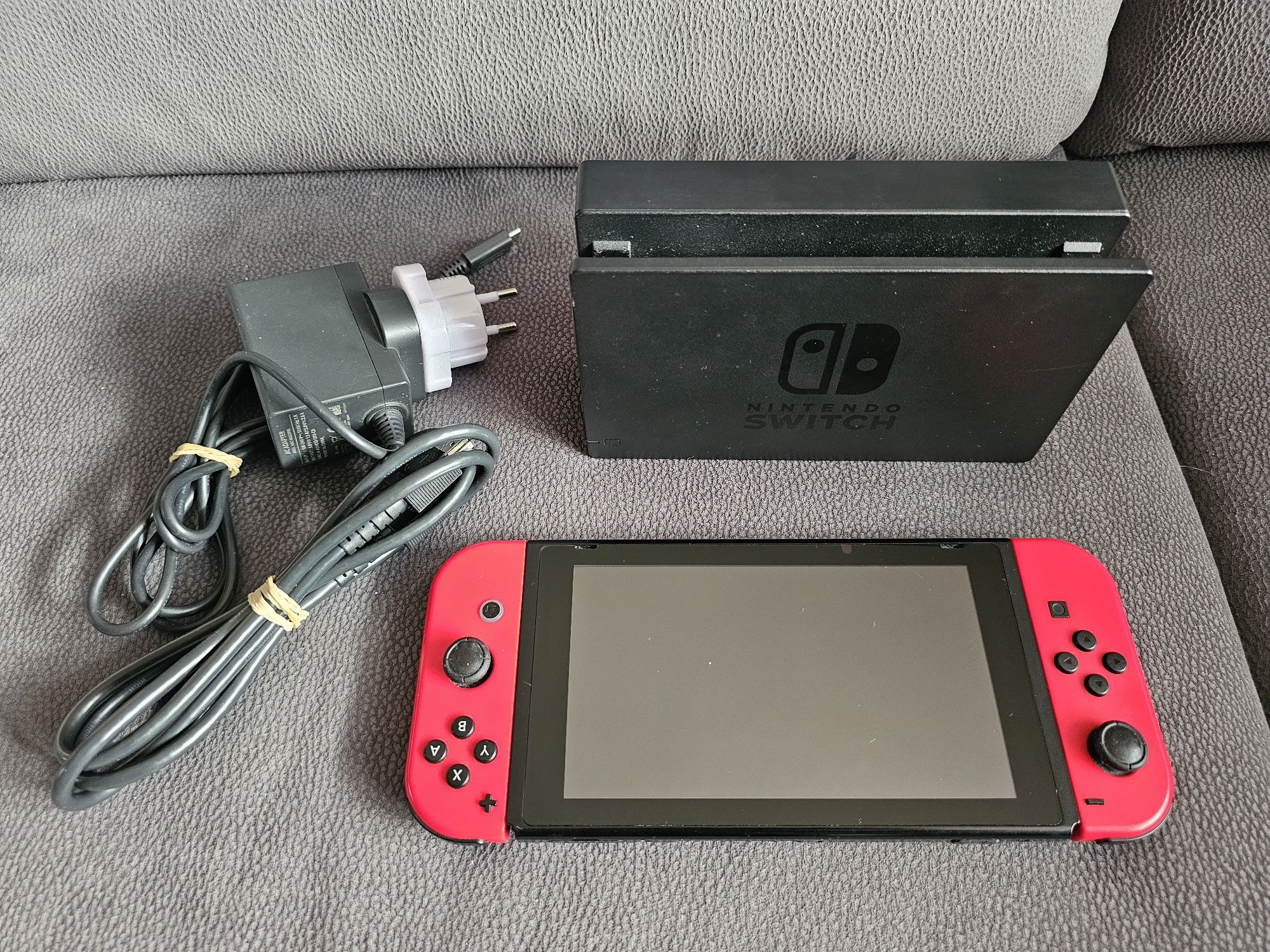 Nintendo Switch stary model XAJ1002, możliwe CFW, stan bdb