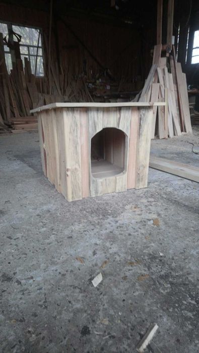 Будка для собак деревянная