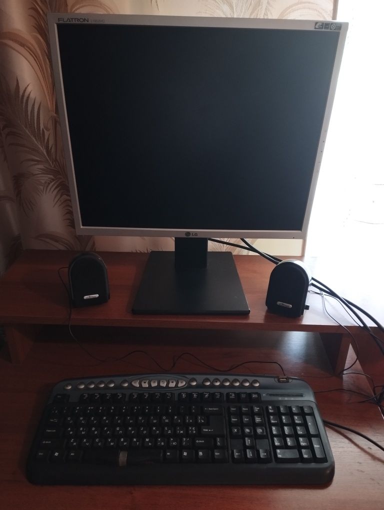 Монітор LG, клавіатура, keyboard, колонки media-tech