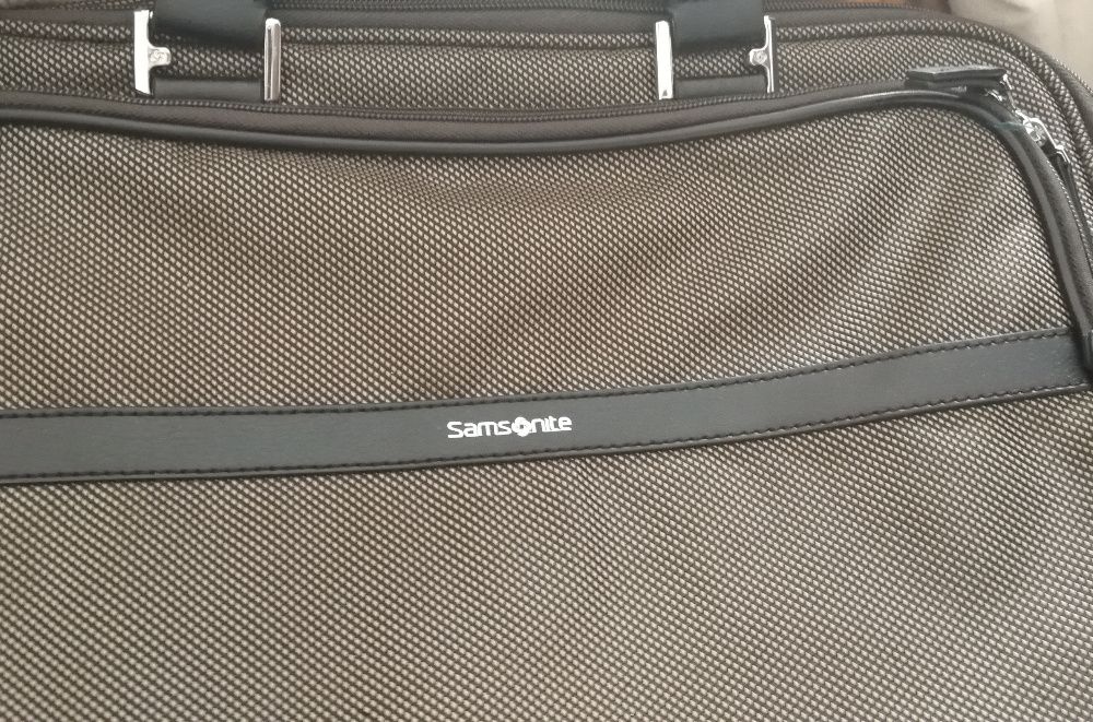 saco samsonite fabuloso pouco uso varias divisões numa especie de verd