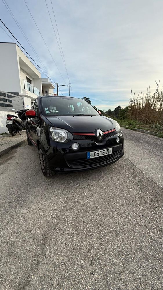 Renault Twingo preto