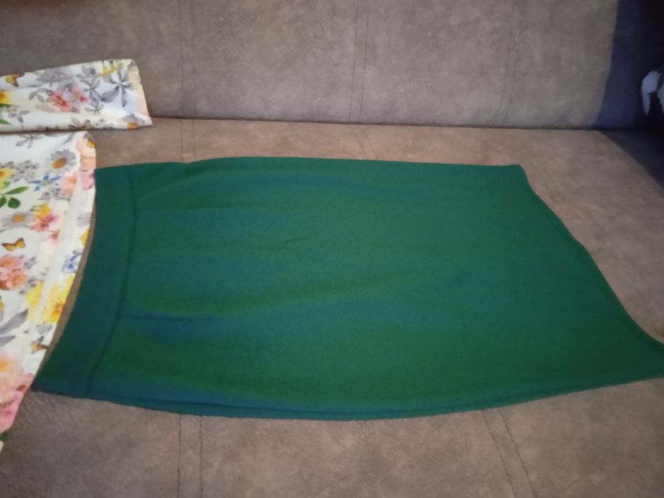 Продам весняний костюм