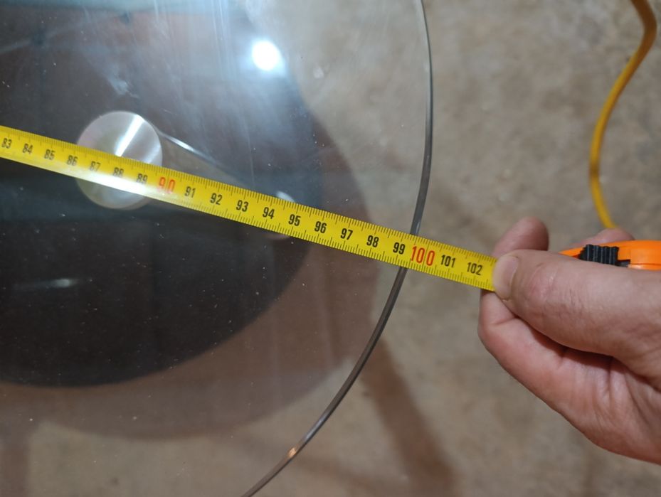 Mesa de centro ou TV em vidro com medidas na foto