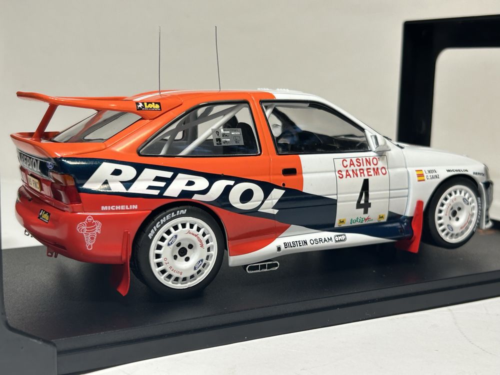 Ford Escort RS Cosworth Sainz IXO 1/18