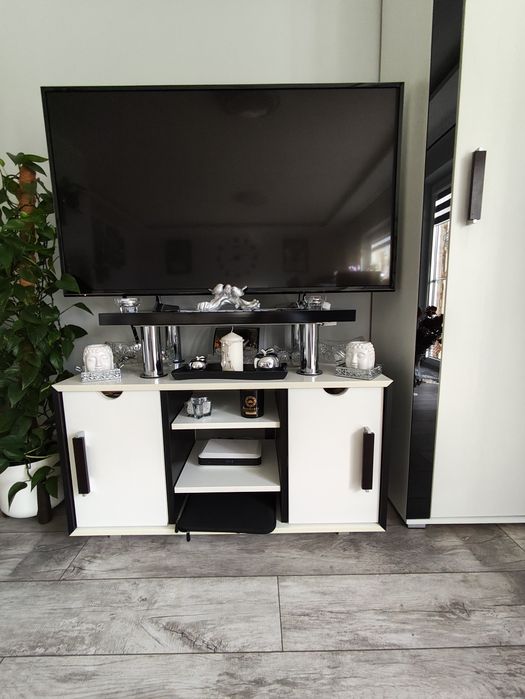 Meble do salonu białe