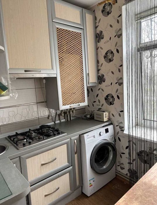 Продаж 1-кімнатної вул. Р. Атаманюка