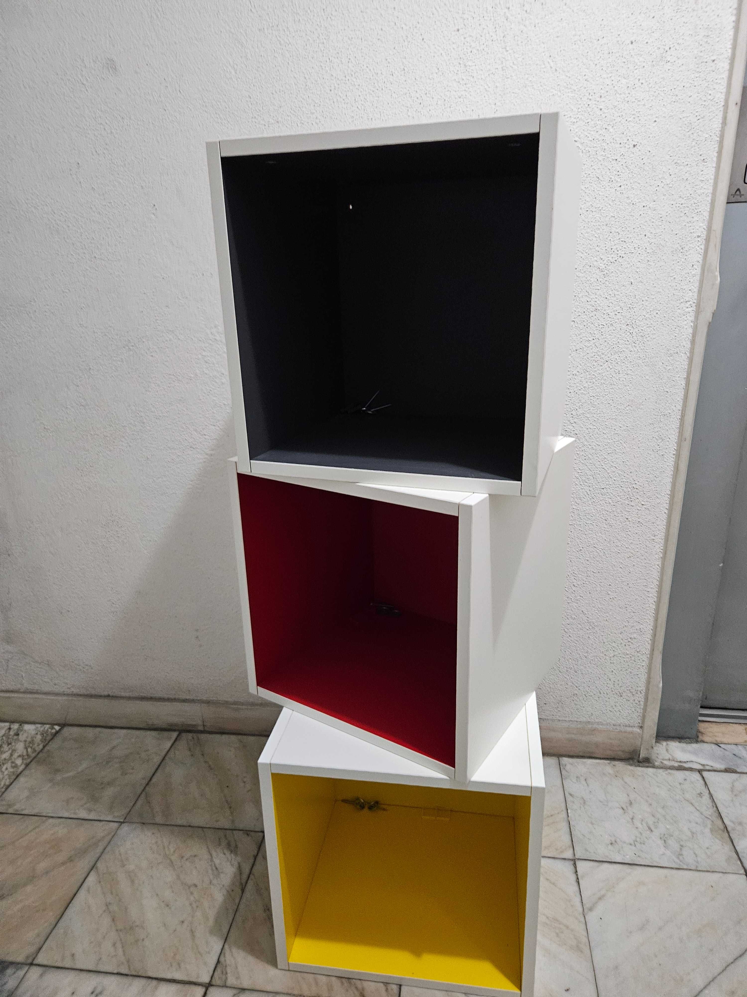 Cubos de madeira de decoração
