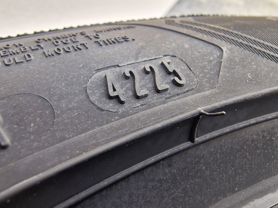 NOWE opony zimowe GOODYEAR ULTRAGRIP PERFORMANCE 3 225/45/17 94H rant