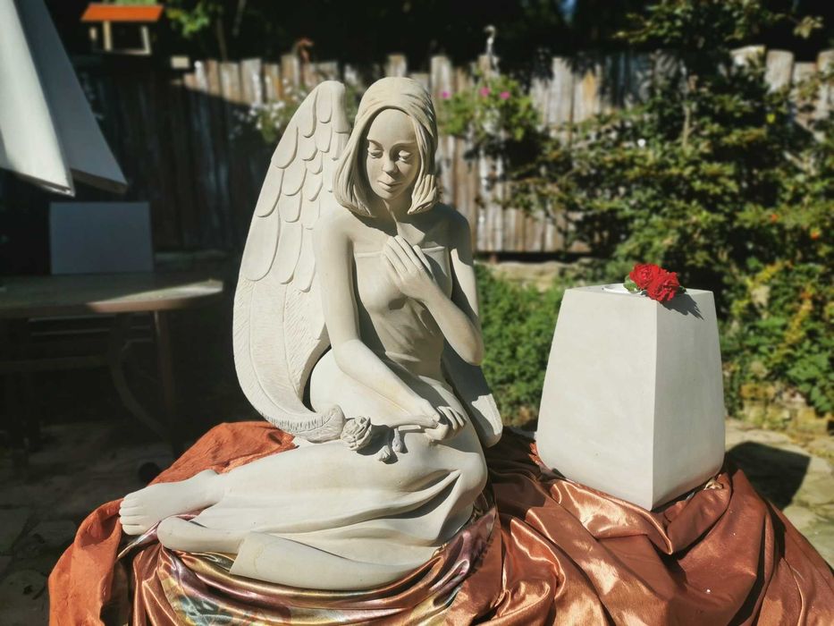 Piękny Anioł Róży Pomnik - Unikat Zapraszam