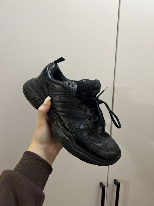 Кроссовки кроси adidas  чорні шкіряні strutter чорні 40-41