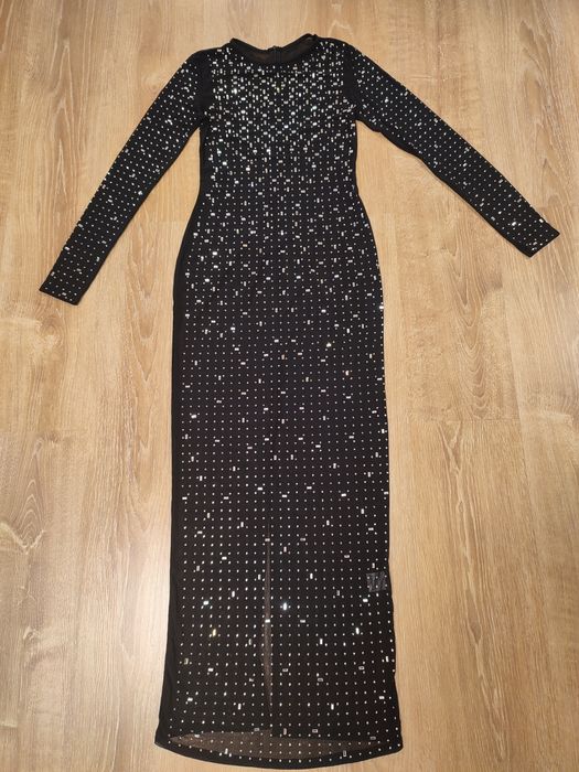 Плаття в камінцях