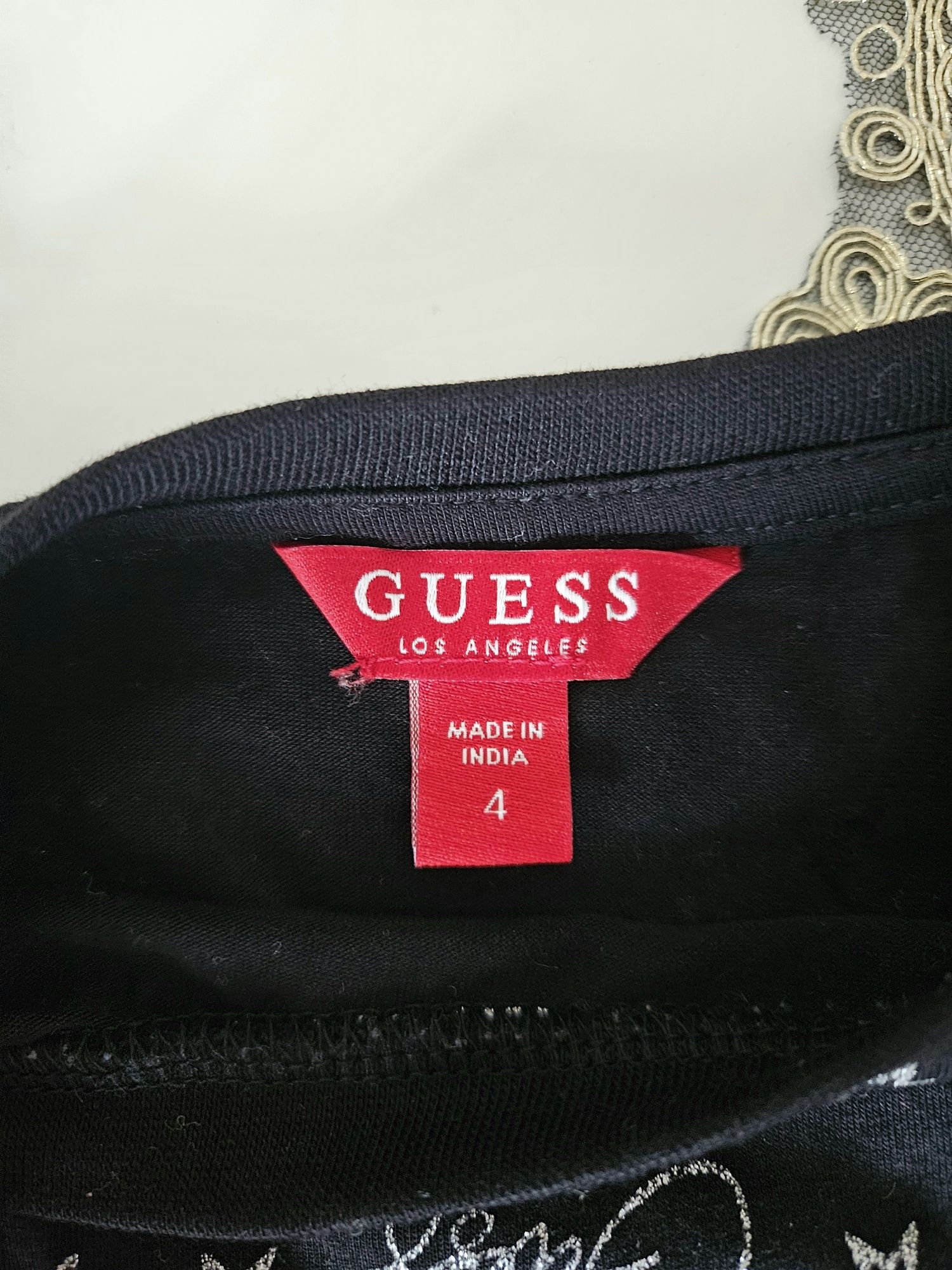 Guess! Śliczny komplet z kolekcji Guess logowany roz 104