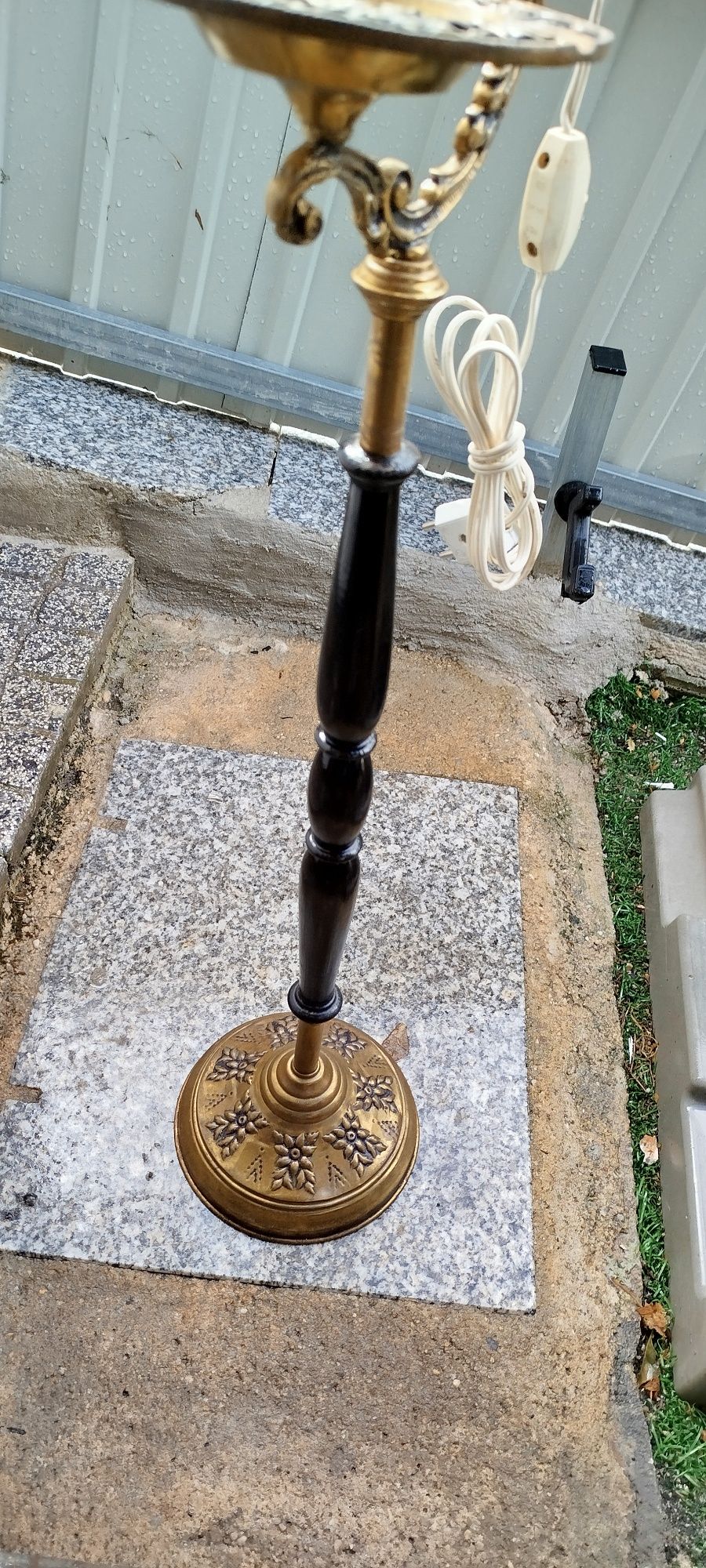 Cinzeiro de pé electrificado com chapéu Novo