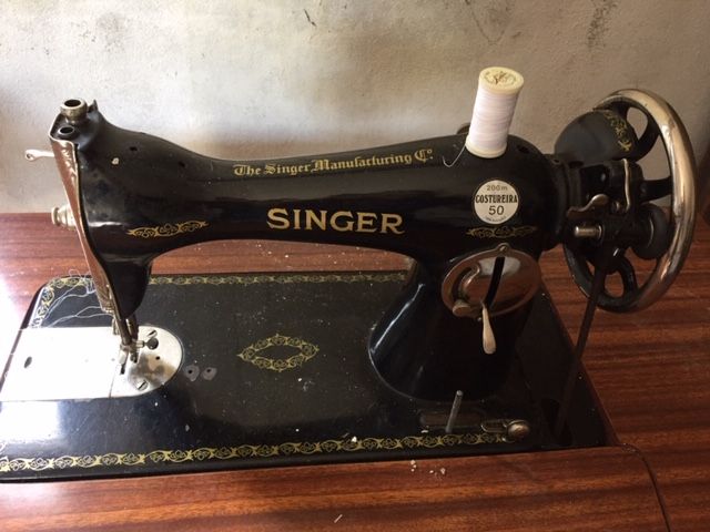 Maquina de Costura Singer Vintage