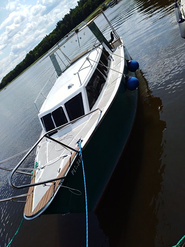 Łódź motorowa, houseboat