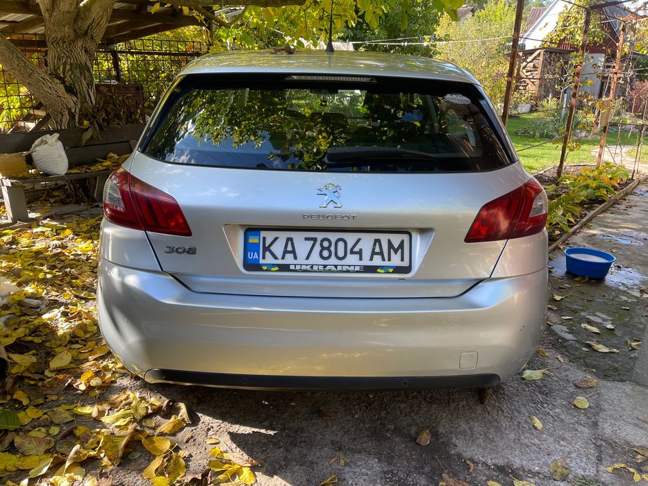 Продам автомобіль Пежо 308 2016