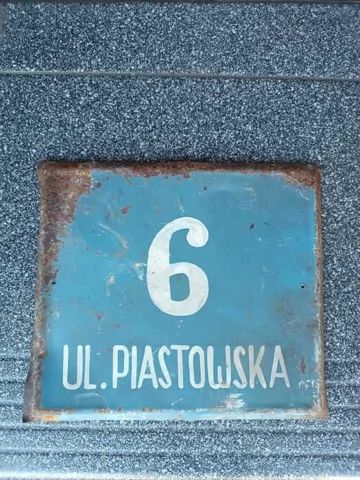 tabliczka z numerem