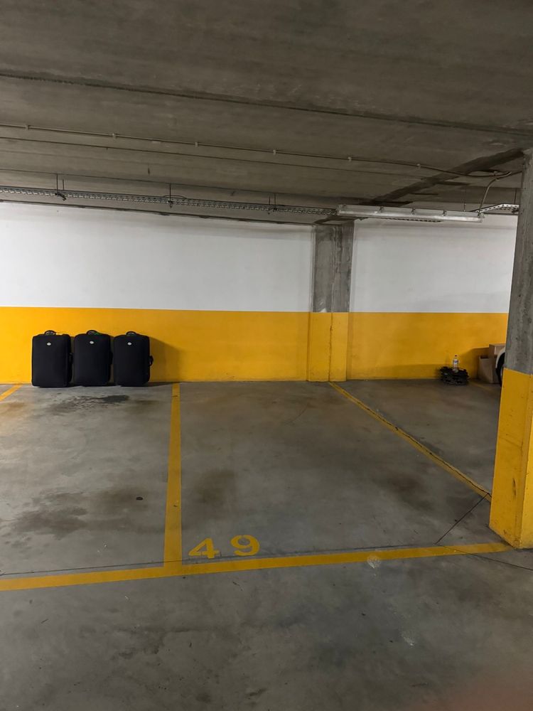 Arrenda-se vaga em garagem Paranhos