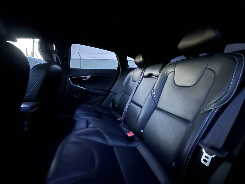 Volvo V40 1.6 D2 ‘ R-Design ‘  GARANTIA !