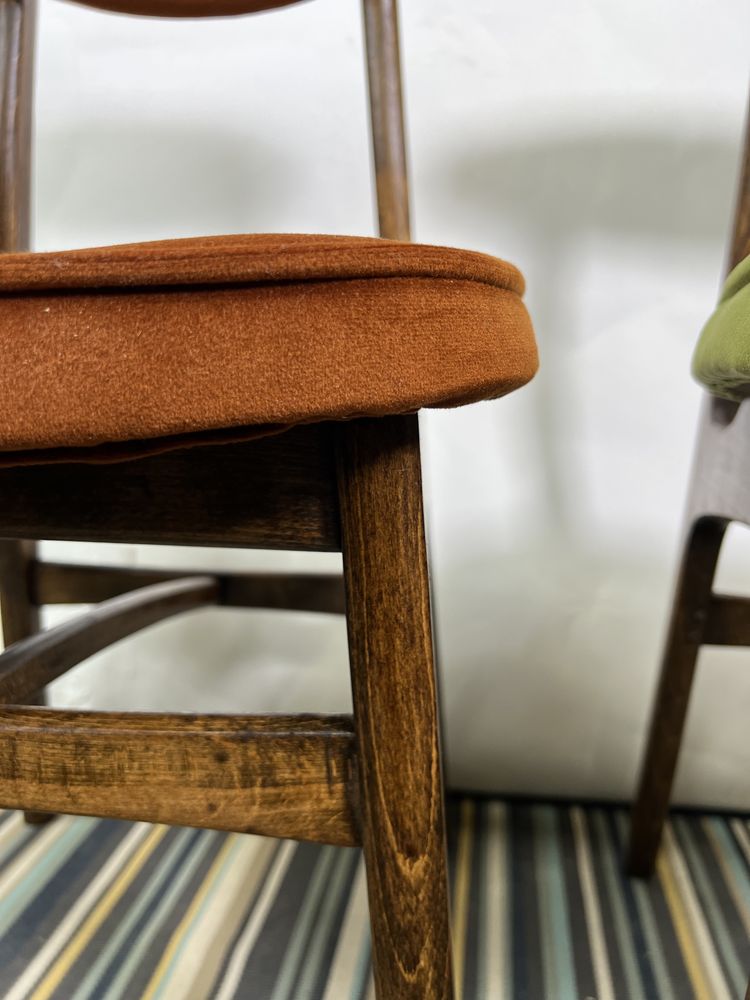 Krzesla PRL Rajmund Hałas kultowe grzybki 200-190 orzech mat vintage