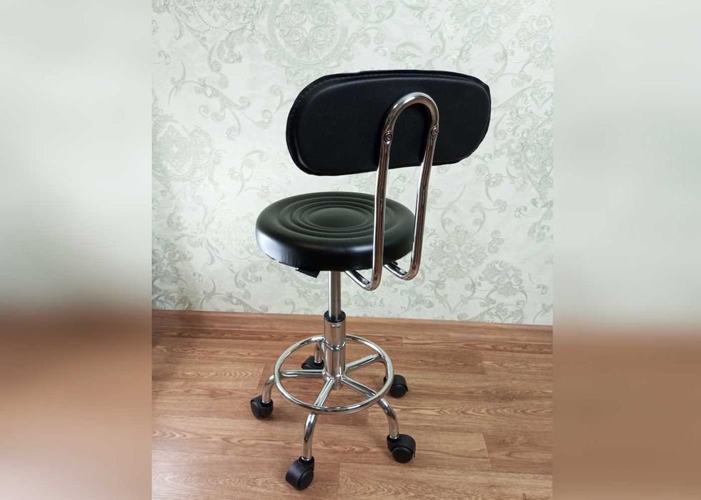 Стілець офісний комп'ютерний на колесах Salon-17 крісло для майстра