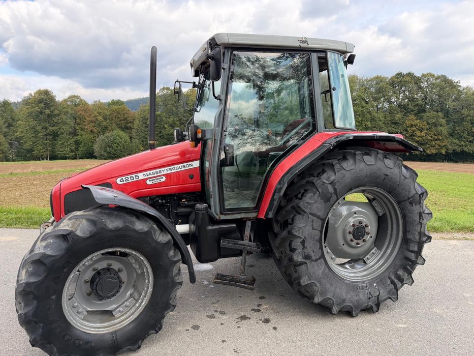 Ciągnik rolniczy Massey Ferguson 4255