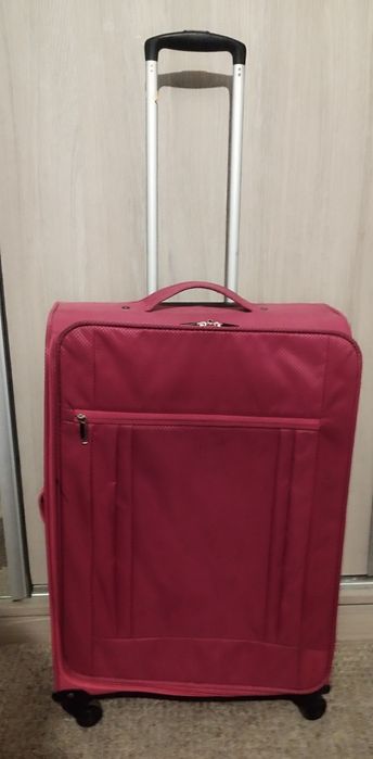 Sprzedam w dobrym stanie średnią walizkę wym.68#43#22