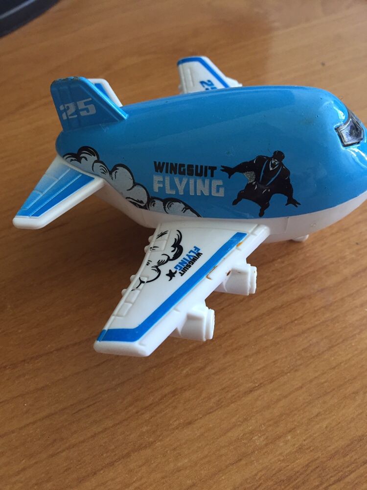 Самолет детская игрушка