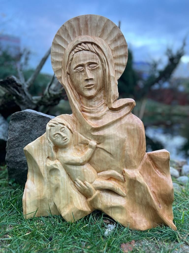 Rzeźba drewniana Matka Boska rękodzieło