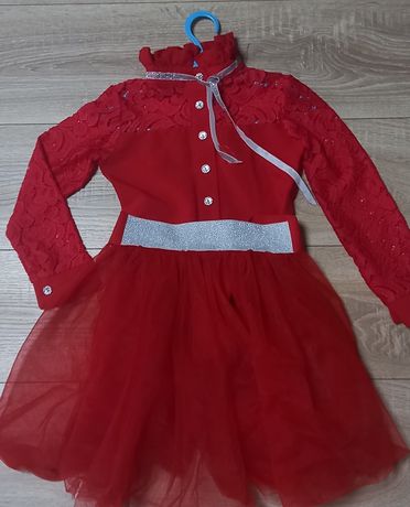 Червона нарядна сукня