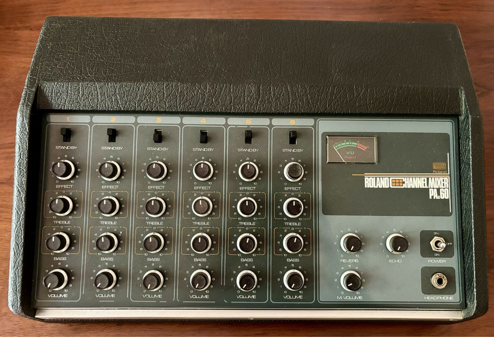 Roland PA-60 - Mesa Mistura Vintage com Reverb