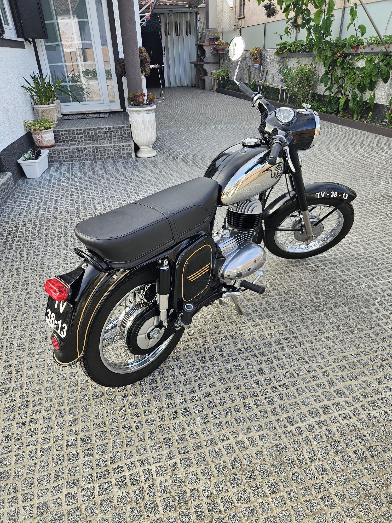 Moto antiga Jawa cz 175