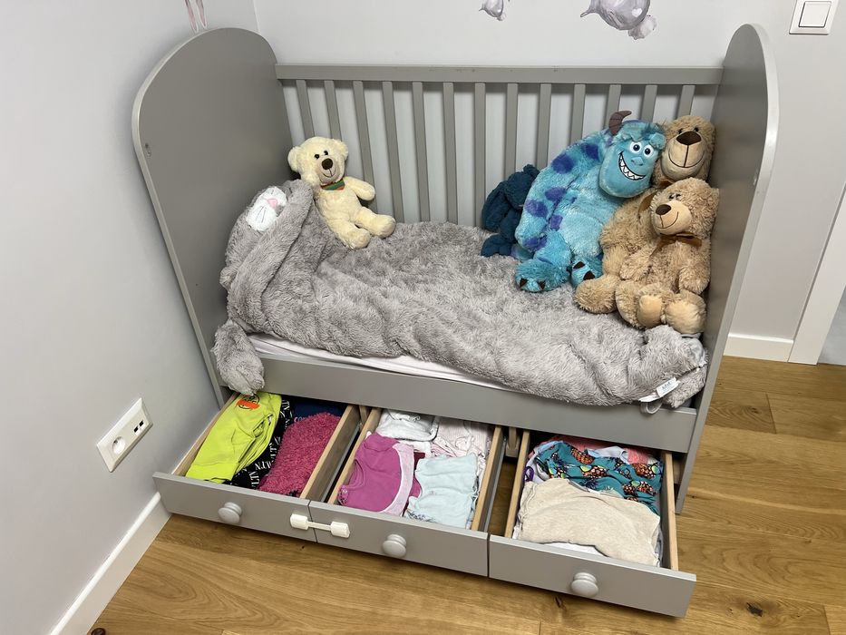 Łóżeczko dziecięce z materacem 120 x 60 cm grubości 10cm z szufladami.