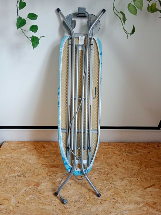 Vileda Deska do Prasowania z Podstawką na Żelazko i Gniazdkiem